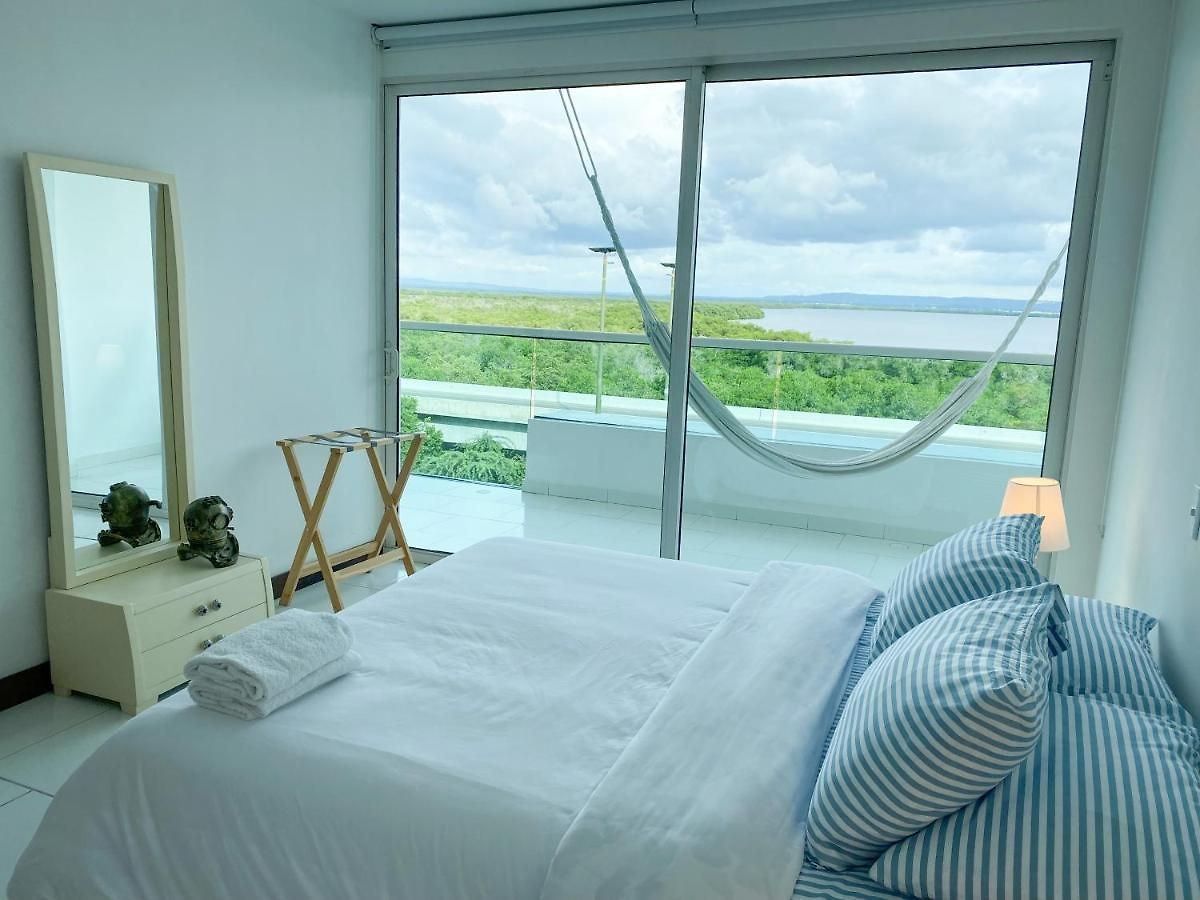 Apartamento En Morros Frente A La Playa *